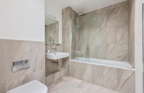 Whittington House | Amazing new built townhouse with garden in London