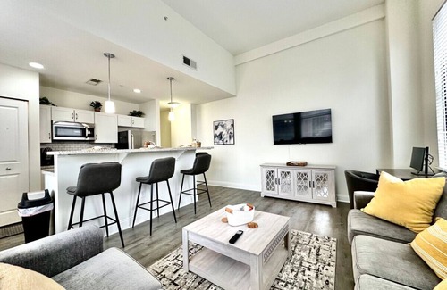 Mile Square Apartment | Amazing New City View Mins To Gainbridge and Conv Center