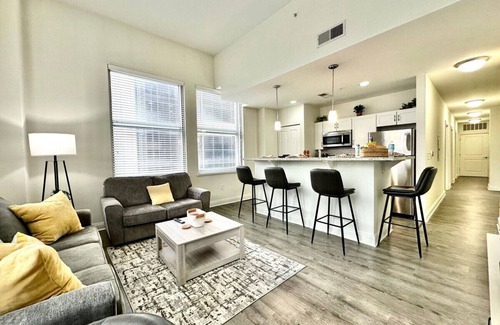 Mile Square Apartment | Amazing New City View Mins To Gainbridge and Conv Center