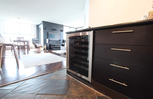 Central Condo | Amazing Ocean and Mountain views 3 bedroom.