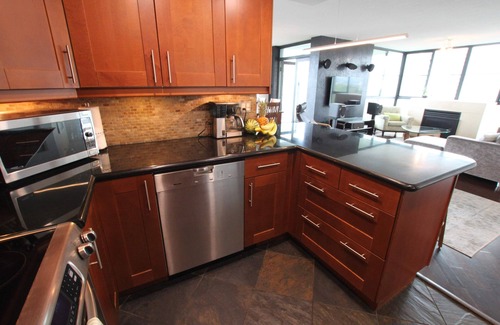 Central Condo | Amazing Ocean and Mountain views 3 bedroom.