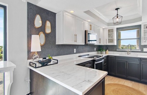 Central Beach Condo | AMAZING OCEAN FRONT CONDO - TOP FLOOR - OCEAN VIEWS ALL AROUND!