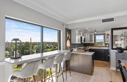 Central Beach Condo | AMAZING OCEAN FRONT CONDO - TOP FLOOR - OCEAN VIEWS ALL AROUND!