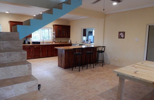 Silver Sands Villa | AMAZING OCEAN & MOUNTAIN VIEWS! SLEEPS 9 THREE BEAUTIFUL BED AND BATH ROOMS
