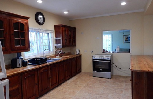 Silver Sands Villa | AMAZING OCEAN & MOUNTAIN VIEWS! SLEEPS 9 THREE BEAUTIFUL BED AND BATH ROOMS