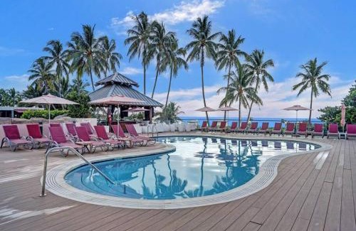 Mid Beach Apartment | Amazing Ocean View Condo Beach Service 1111