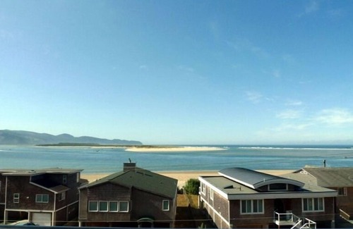 Happy Camp Hideaway House | AMAZING OCEAN VIEW LUXURY Beach Home !The Skyscraper! Netarts