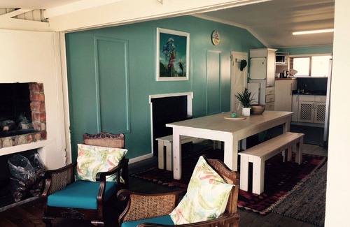 Gansbaai House | AMAZING OCEAN VIEWS + Beach Bungalow