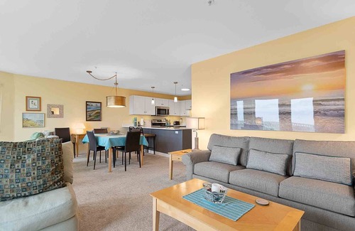 Long Beach Condo | AMAZING ocean views, Pets Ok, Steps to Town and Beach (Sun)