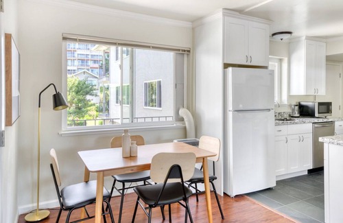 University South Apartment | Amazing Palo Alto 2BR w/W/D & Garden, near FB & Google, by Blueground