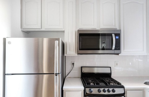 Windsor Terrace Apartment | Amazing Park Slope 2BR w/W/D, nr Prospect Park, by Blueground