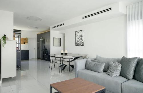 Haifa Apartment | Amazing penthouse in the heart of Horev center BY MadrigalRentals