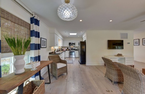 East Beach House | Amazing Pool on East Beach, SPA, Short Walk to Beach, 3 Kings plus, Dog Friendly