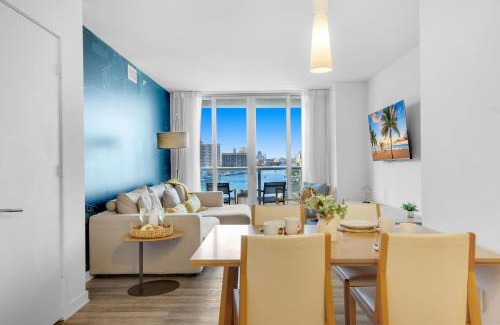 Hallandale Beach Apartment | Amazing Pool Apartment with Balcony Near Beach