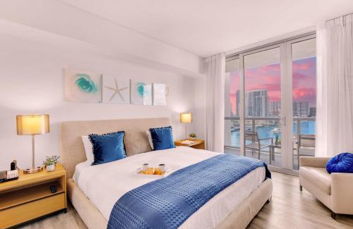 Hallandale Beach Apartment | Amazing Pool Apartment with Balcony Near Beach