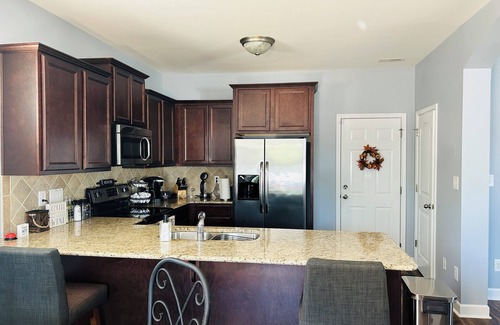 South View House | 🤩Amazing Pool🏖️-Fire Pit🔥 - Cozy Backyard 🫶- 20 min to Fort Bragg!
