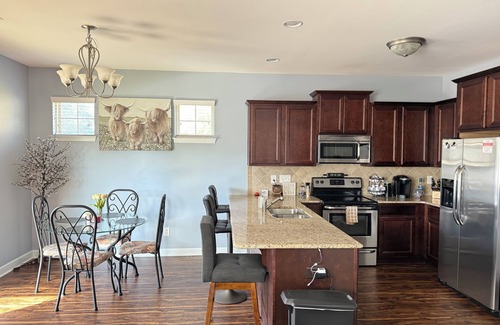 South View House | 🤩Amazing Pool🏖️-Fire Pit🔥 - Cozy Backyard 🫶- 20 min to Fort Bragg!