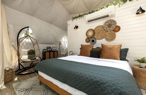 Simpson House | Amazing Pure Glamping Secluded Dome with Hot-tub in Grantsburg, Illinois