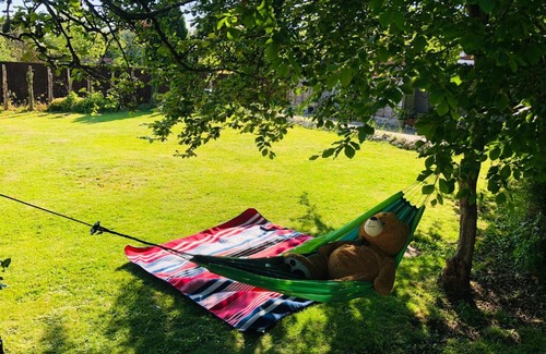 Luton House | Amazing Quiet Garden House near London Luton Airport