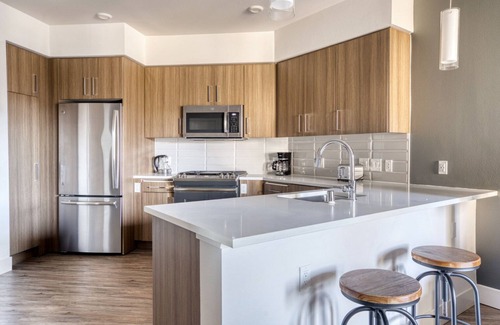 Centennial Apartment | Amazing Redwood City 1BR w/W/D, Gym & A/C, nr Caltrain, by Blueground