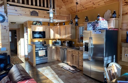 White Cloud Cabin | Amazing, relaxing riverfront home!