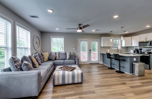 Eagan Park House | Amazing, remodeled, charming getaway w/swimming pool, close to fun and dining!