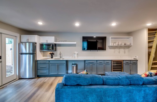 Eagan Park House | Amazing, remodeled, charming getaway w/swimming pool, close to fun and dining!