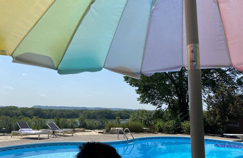 Hager City House | Amazing renovated acreage with heated pool + hottub (september 1