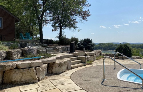 Hager City House | Amazing renovated acreage with heated pool + hottub (september 1