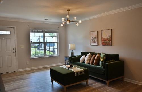 Greensboro Apartment | Amazing Renovated Townhouse