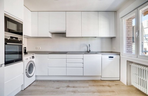 Ibiza Apartment | Amazing Retiro 3BR, in the best area of Madrid, by Blueground