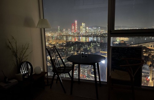 Hapjeong-dong Apartment | Amazing river view! best place to travel Seoul :)