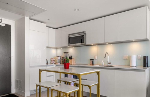 Victoria Park Condo | Amazing River View » Sleep 4 » Parking » AC » Wifi