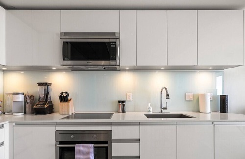 Victoria Park Condo | Amazing River View » Sleep 4 » Parking » AC » Wifi