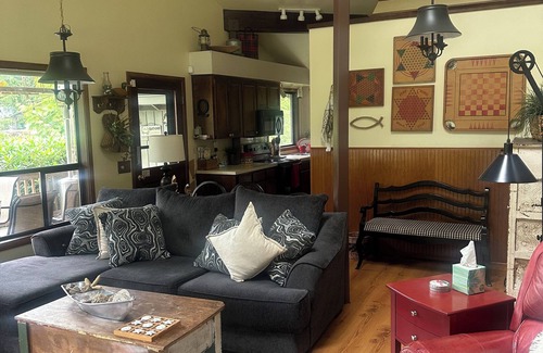 Mapleton House | Amazing riverfront property on the Siuslaw!