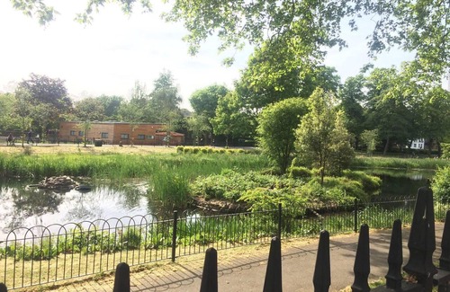 Thamesfield Apartment | Amazing Riverside Boheme Home in SW London!