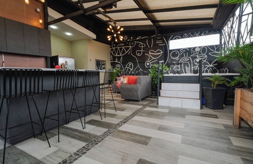 Medellin Apartment | Amazing Roofftop Apartment 3BDRM +Big Jacuzzi @Medellin's History District