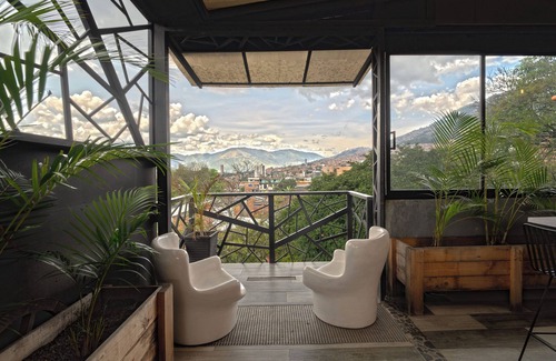 Medellin Apartment | Amazing Roofftop Apartment 3BDRM +Big Jacuzzi @Medellin's History District