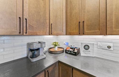 Old City Apartment | Amazing Rooftop Patio overlooking Gay Street