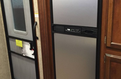 Hollister House | Amazing RV trailer in charming Hollister! Large and very roomy!