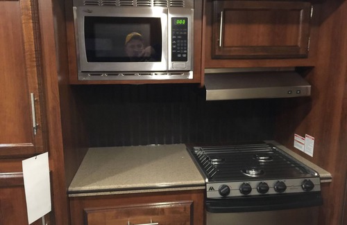 Hollister House | Amazing RV trailer in charming Hollister! Large and very roomy!