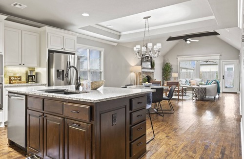 Bixby House | Amazing Safe, Private and spacious Home! Relaxing and stylish!