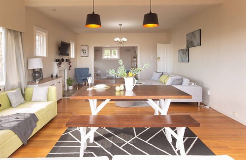 Mount Pleasant House | Amazing sea views 4 bdrm + garden, 10min to town