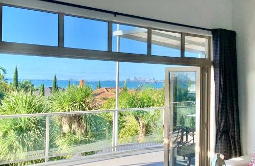 Te Atatu Peninsula House | Amazing Seaview House
