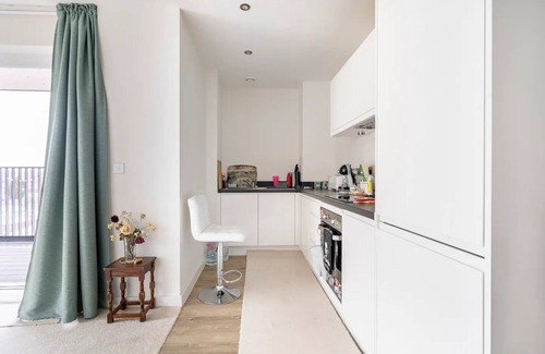 White Hart Lane Apartment | Amazing Skyline Deluxe Flat Near Alexandra Palace, Tottenham Stadium & Drumsheds