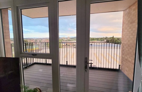 White Hart Lane Apartment | Amazing Skyline Deluxe Flat Near Alexandra Palace, Tottenham Stadium & Drumsheds