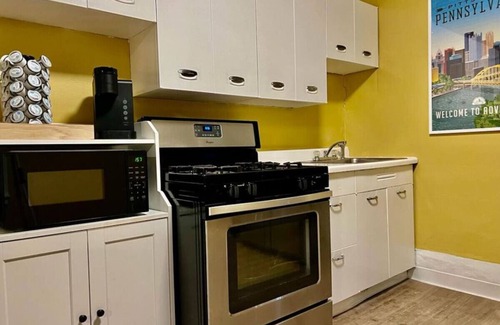 South Hills House | *Amazing* Sleeps 19 w/14 beds @ Downtown Location