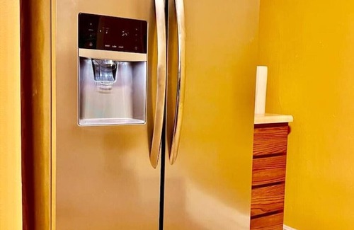 South Hills House | *Amazing* Sleeps 19 w/14 beds @ Downtown Location