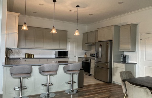 Como House | Amazing Spacious House in Ideal Location - Perfect for Large Groups!