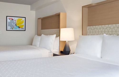 Florida Center Hotel | Amazing Stay Near Universal Studio Convenient Room w/Living Room, Outdoor Pool
